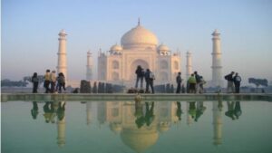 Famous places for vacation in India Taj Mahal