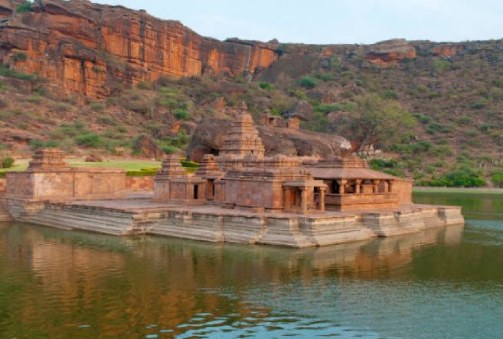 Hubballi-Badami (105 Km, 2 hours 40 minutes)