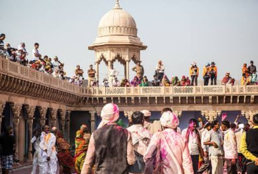 Bharatpur-Fatehpur Sikri-Mathura-Agra (128 Km, 2 hours 50 minutes)