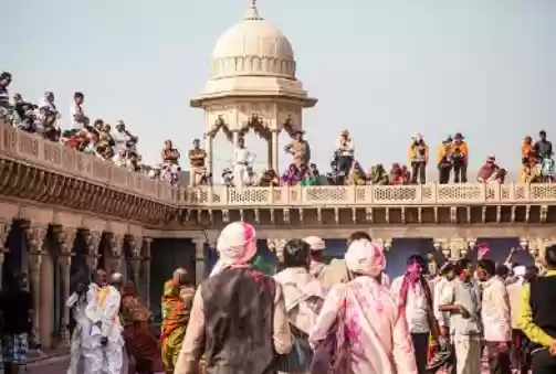 Bharatpur-Fatehpur Sikri-Mathura-Agra (128 Km, 2 hours 50 minutes)
